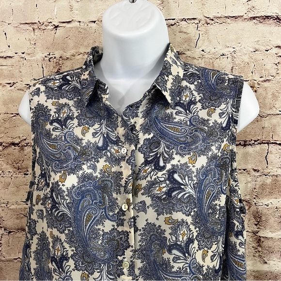 H&M Blue Paisley Print Button Sleeveless Blouse - Picture 2 of 7